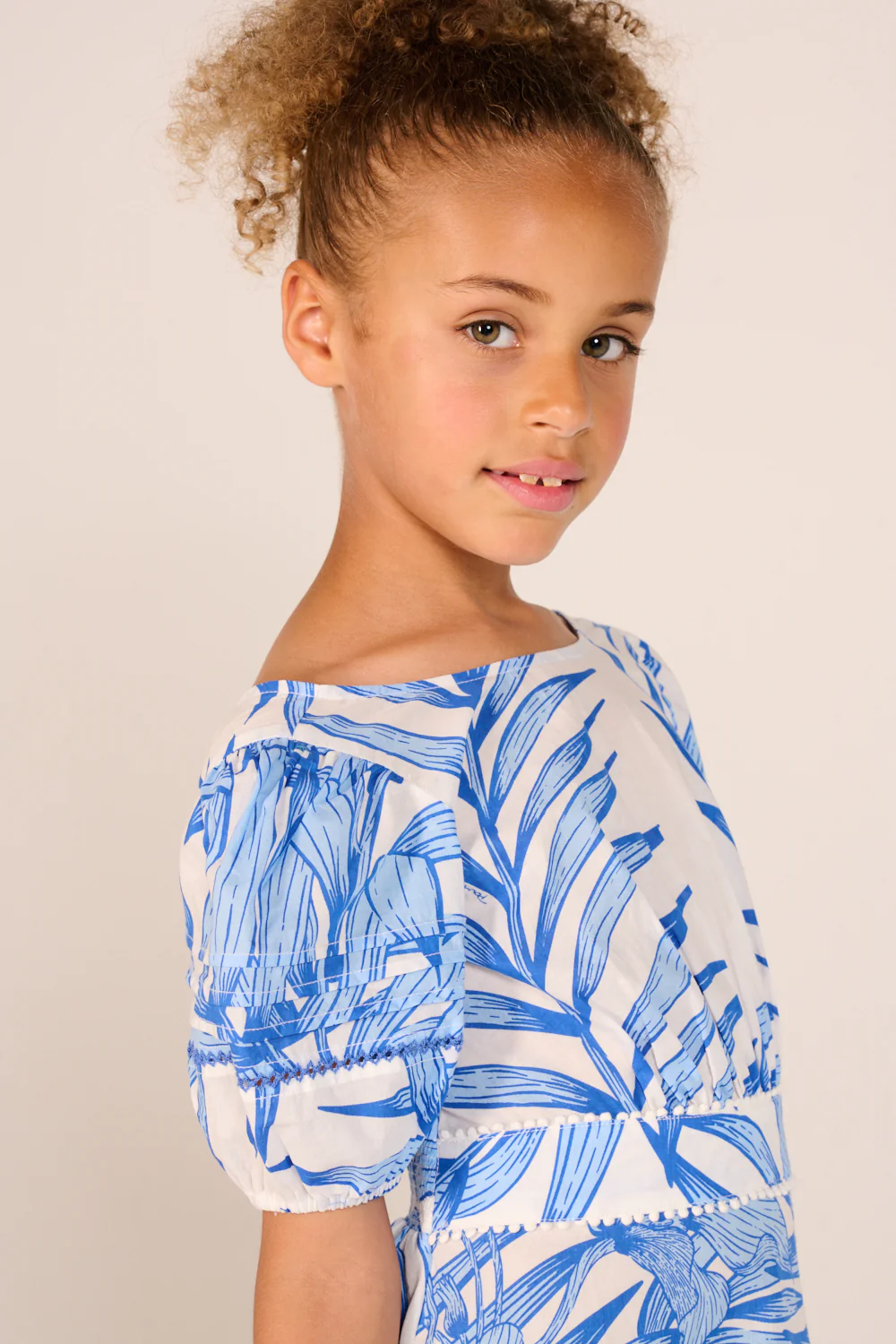 Mini Dress Chantal for girls - Blue Palm Leaf - Image 3